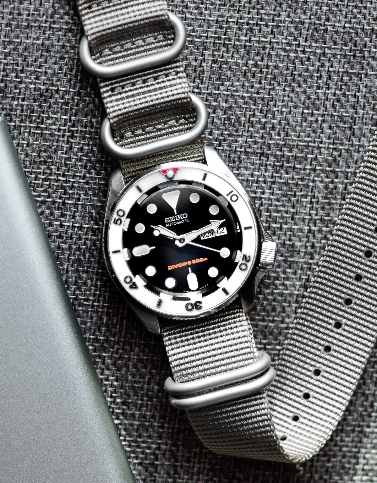 Ceramic Insert - SKX Red T White